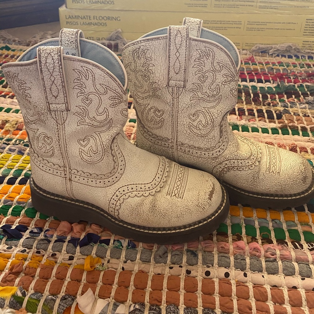 Crackled white Ariat quarter boots size 7.5 B